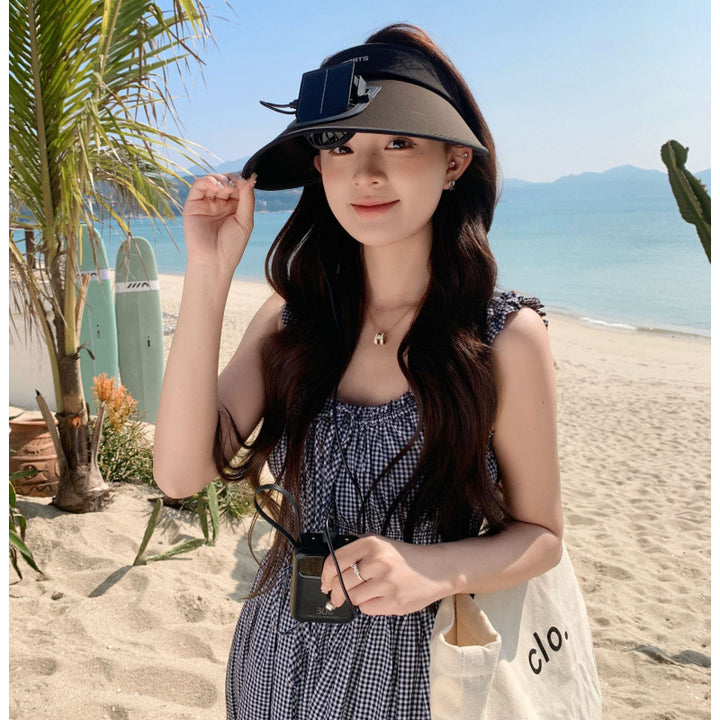 Adjustable sun visor for with integrated smartphone holder and UV protection Bowlift