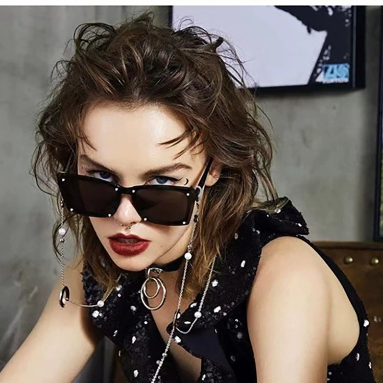 Women's statement sunglasses with stylish square frame and fashionable accents Bowlift