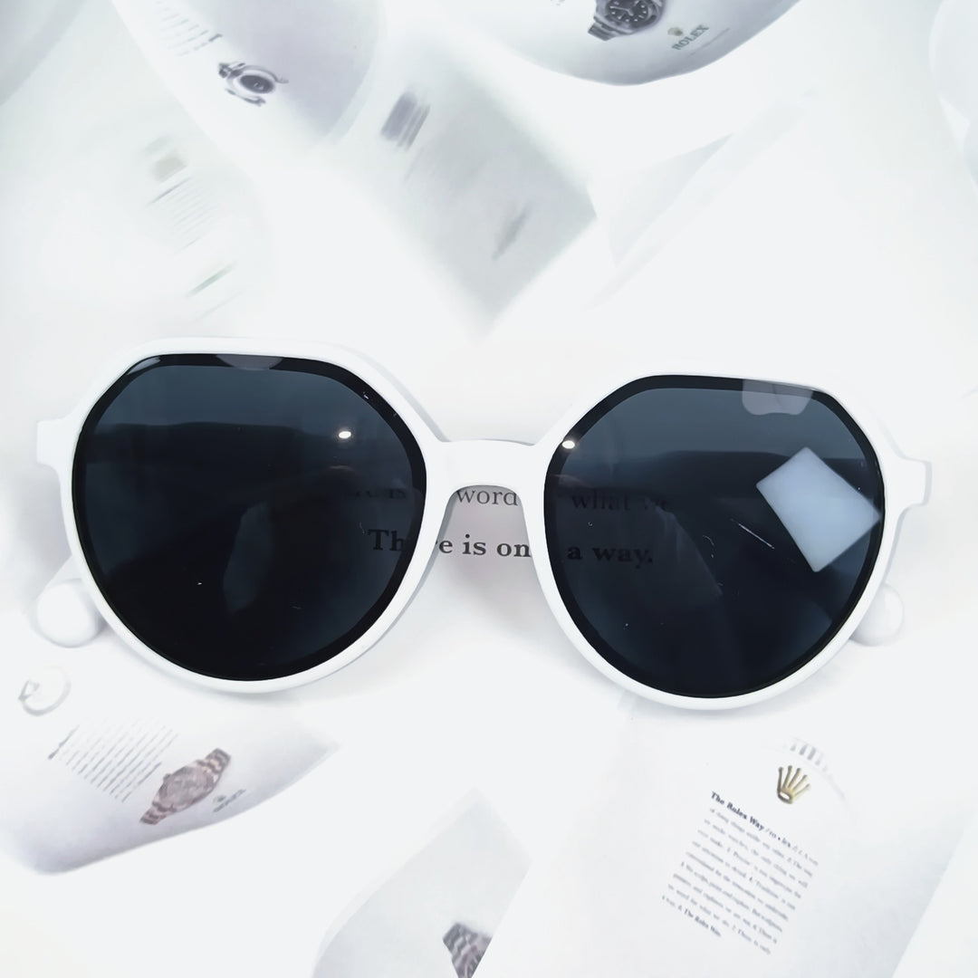 Women’s Geometric Sunglasses with Extravagant Accent Bowlift