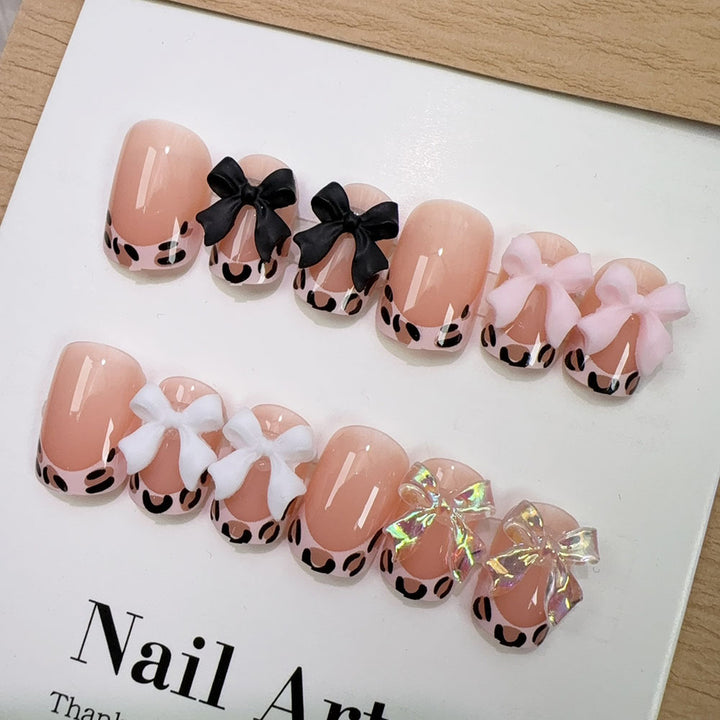 Artistic Press-On Nail Set with Bow Accents Bowlift