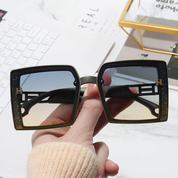 Women’s fashionable sunglasses with extravagant, rectangular frame Bowlift