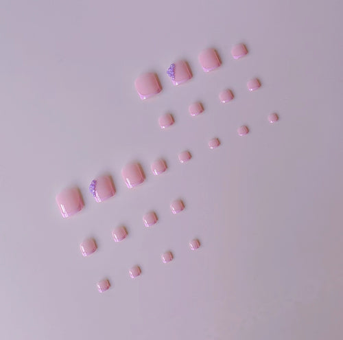 Artificial nail set with floral 3D decorations and elegant accents Bowlift