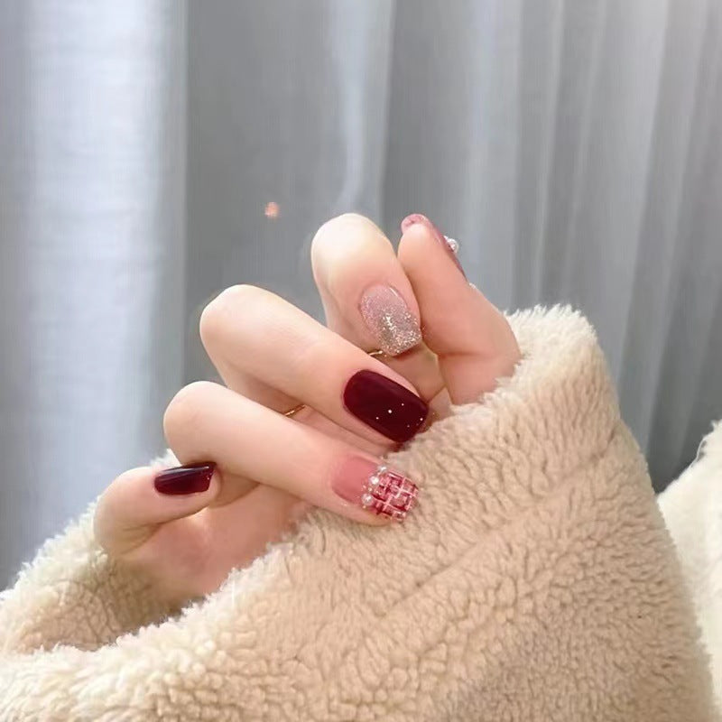 Artfully designed nail art Bowlift