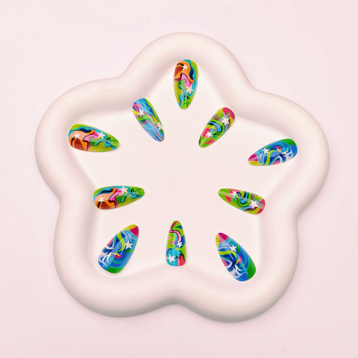 Artificial nails with creative gradient color and star motif Bowlift