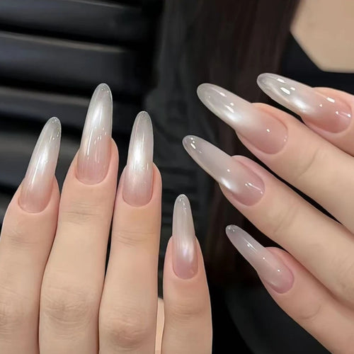 Elegant artificial nails with ombre effect Bowlift