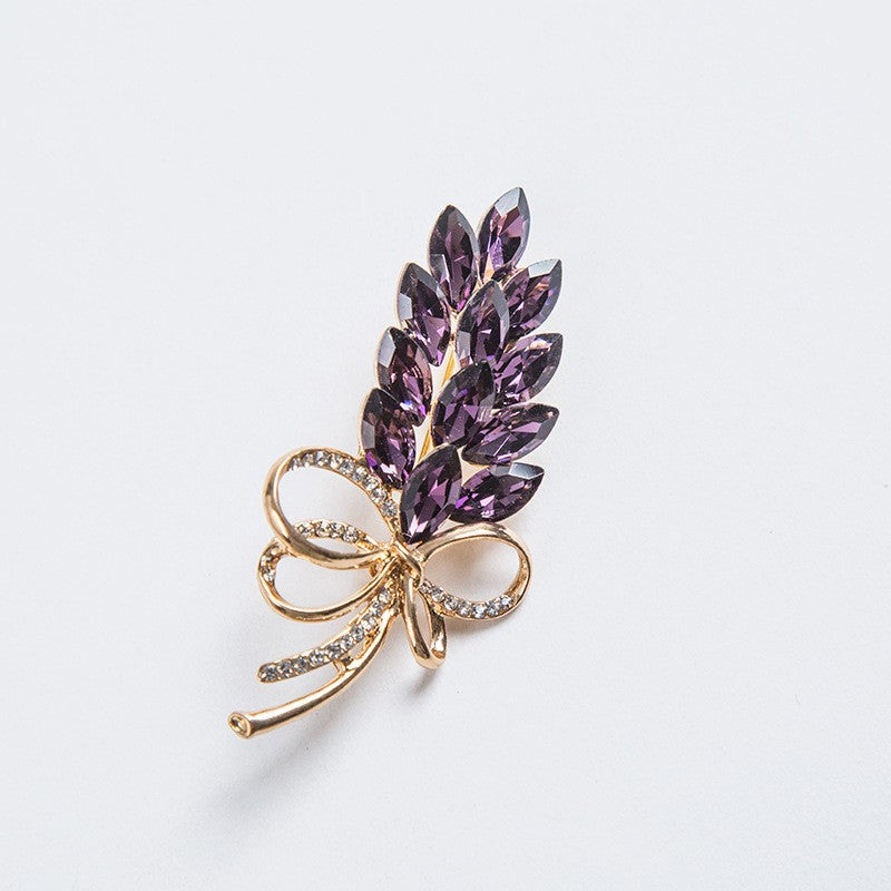 Elegante Brooch with Crystals Bowlift
