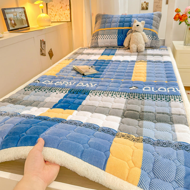 Cozy Quilted Cat Pattern Bedspread
