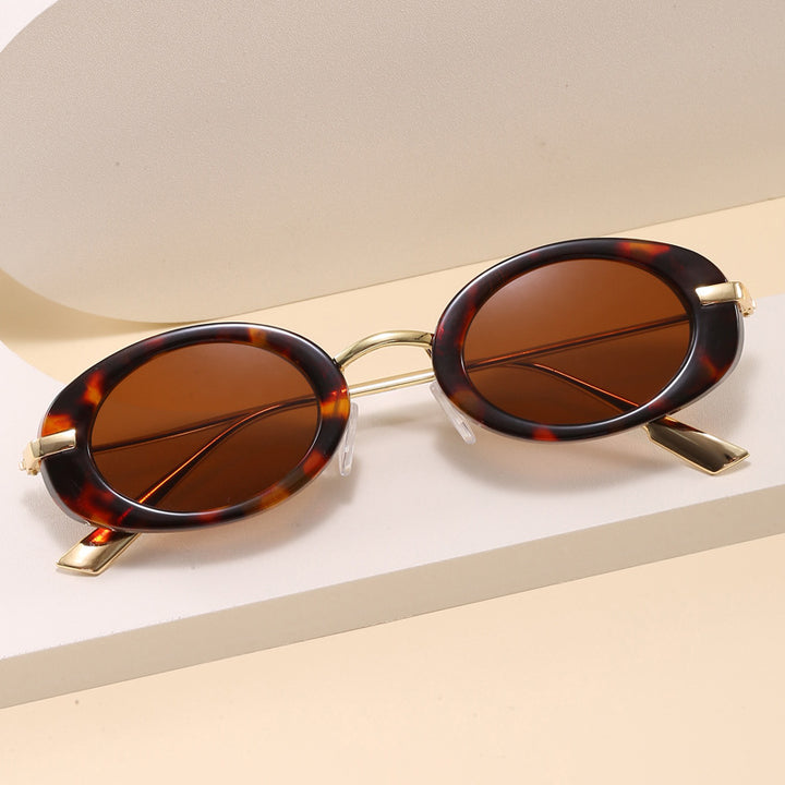 Fashionable glasses with oval frame Bowlift