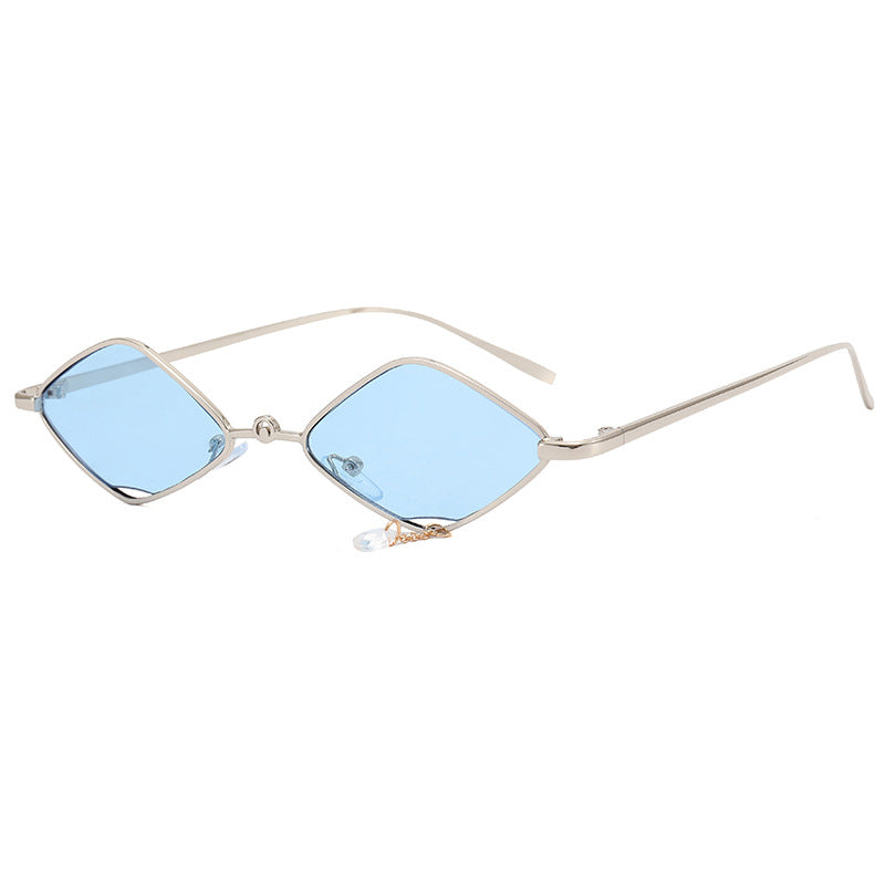 Ladies fashionable sunglasses with faceted frame Bowlift