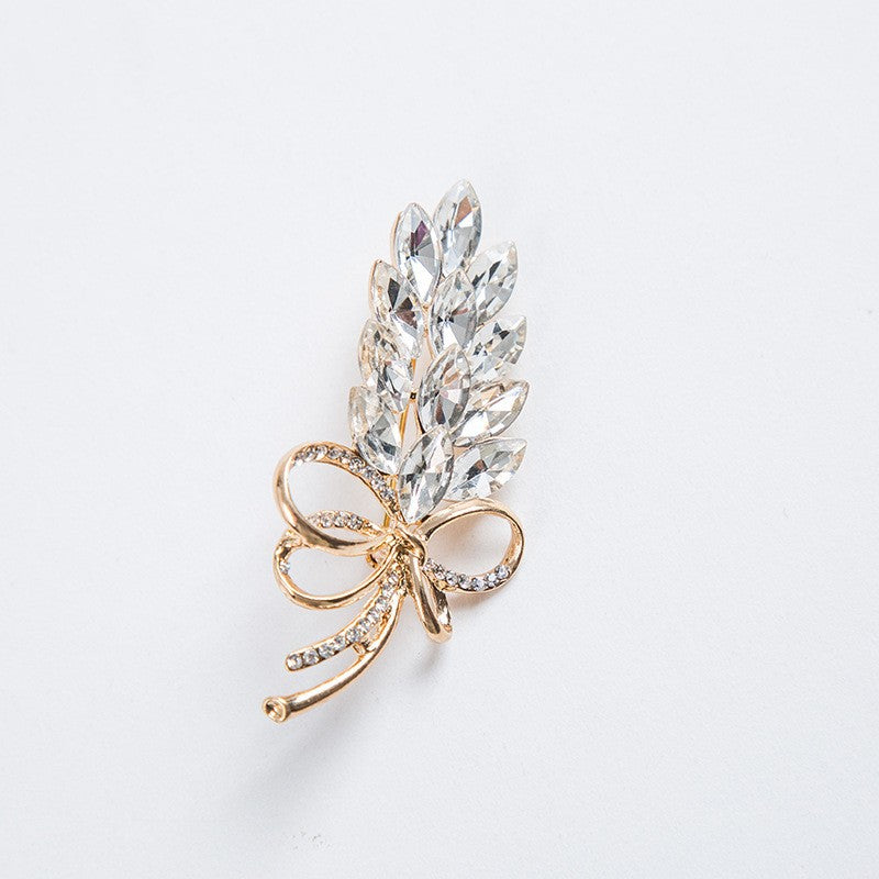 Elegante Brooch with Crystals Bowlift