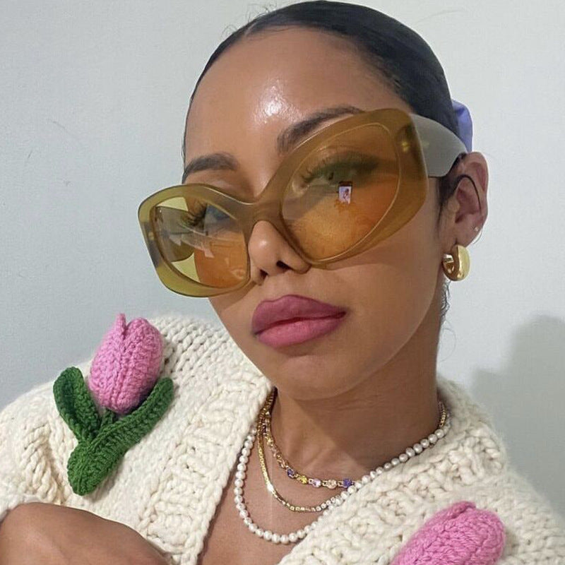 Women elegant oversized sunglasses with striking design Bowlift