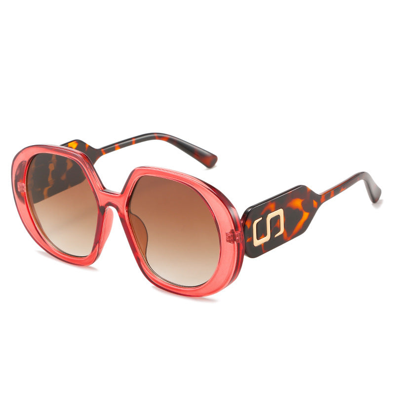 Women oversized sunglasses with distinctive frame and UV protection Bowlift