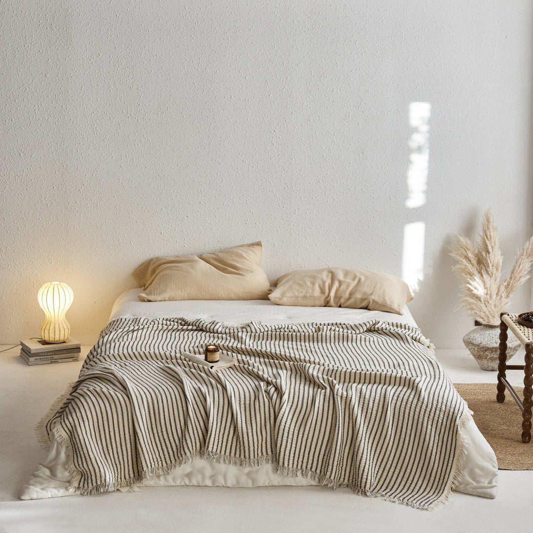 Ladies elegant and airy bedspread made of high-quality cotton Bowlift
