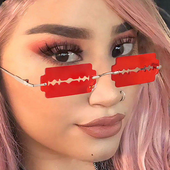 Women's Fashionable Retro Sunglasses in Unique Design Bowlift