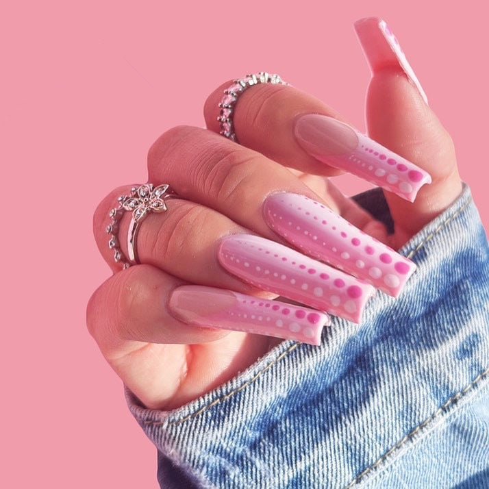 Artful Nail Art with Gradient and Dot Design Bowlift