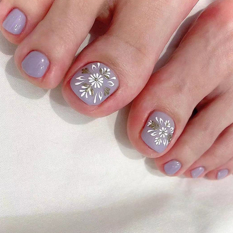 Artistic toenail design with elegant floral design Bowlift