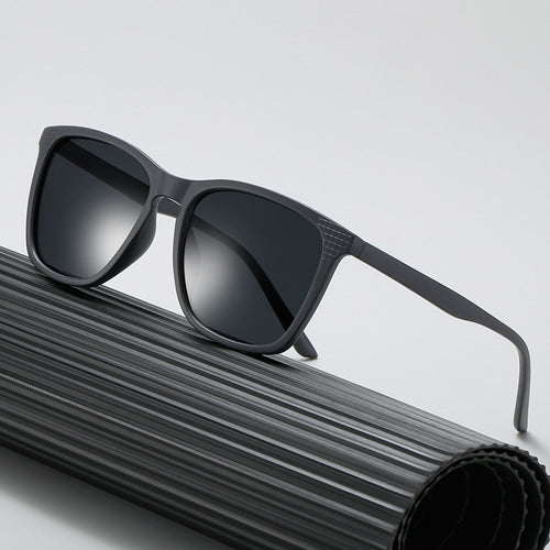 Ladies stylish sunglasses with modern, angular frame Bowlift