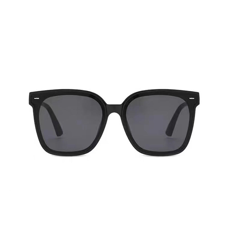 Ladies stylish sunglasses with a fashionable highlight Bowlift