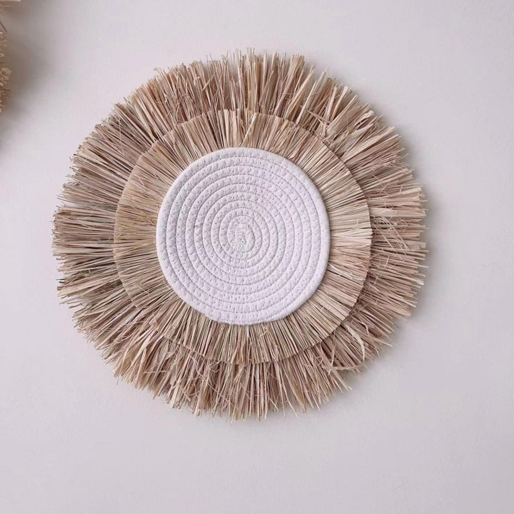 Decorative wall decoration with synthetic fiber and wooden beads Bowlift