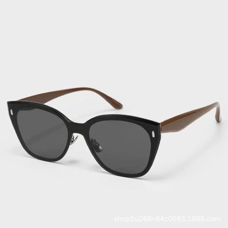 Vintage-Inspired Cat Eye Sunglasses