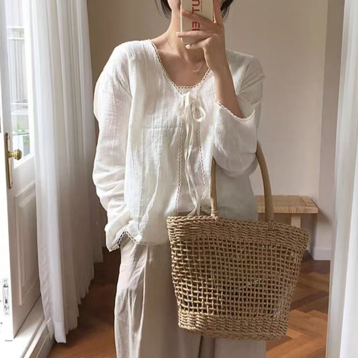 Handcrafted straw bag with fine structure Bowlift