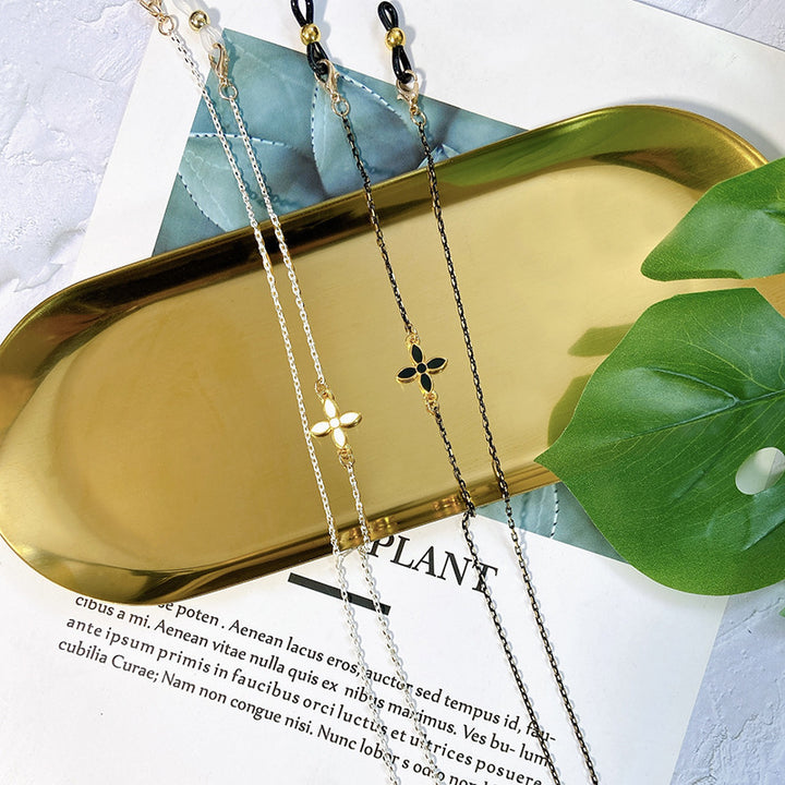 Elegant jewelry chain with filigree pendant Bowlift