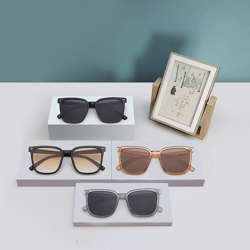 Women's Designer Sunglasses in Casual Stylish Frame Bowlift