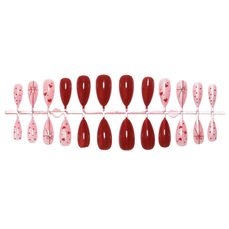 Artificial nail set with romantic heart and glitter designs Bowlift