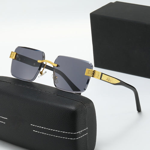 Ladies elegant sunglasses with luxurious, glittering frame Bowlift