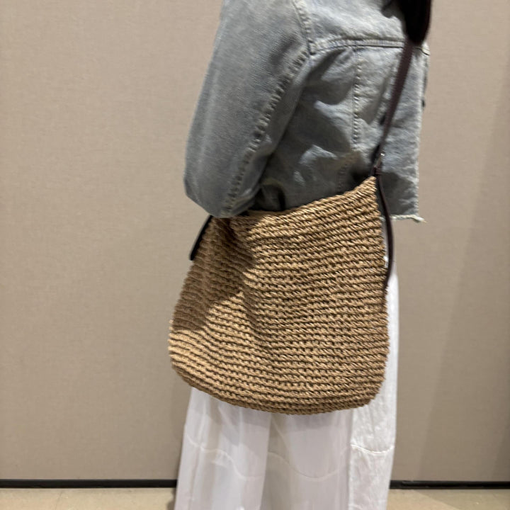 Handcrafted Coarse Mesh Shoulder Bag Bowlift