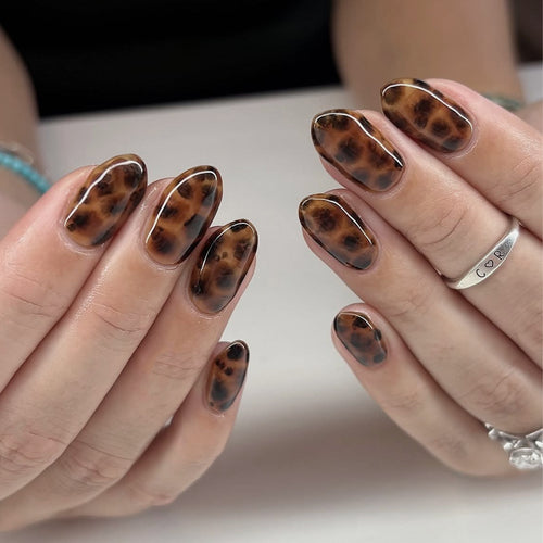 Artificial nail extensions in modern leopard pattern Bowlift
