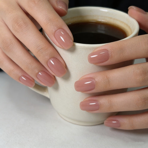 Artificial nails in elegant, natural style Bowlift