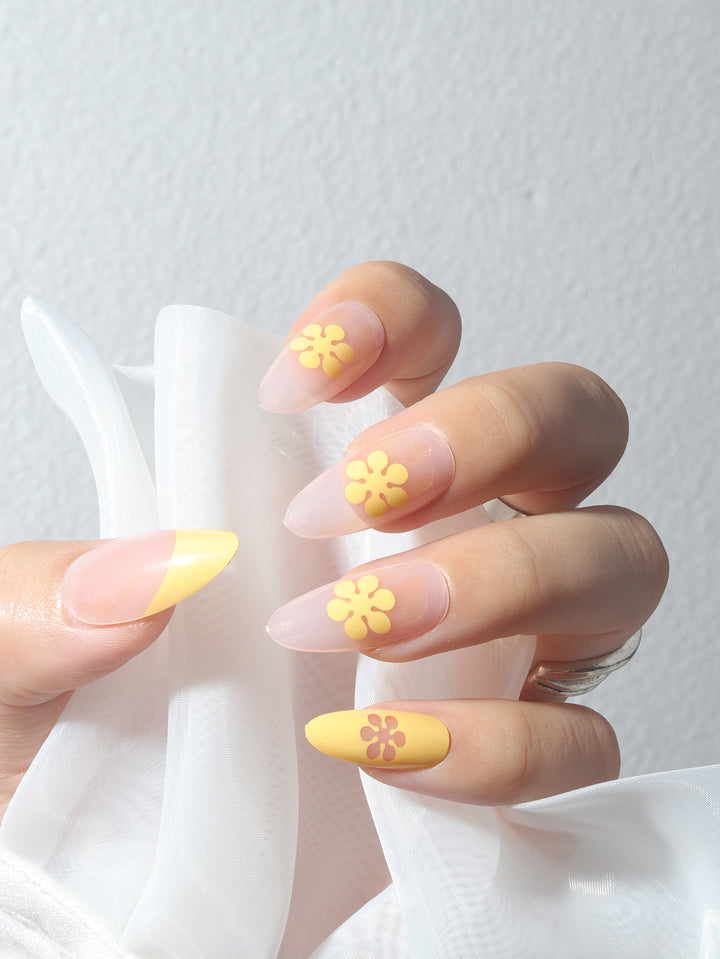 Floral-Designed Glossy Press-On Nails Bowlift