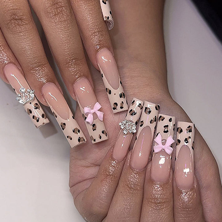 Glamorous Decorative Nail Art Bowlift