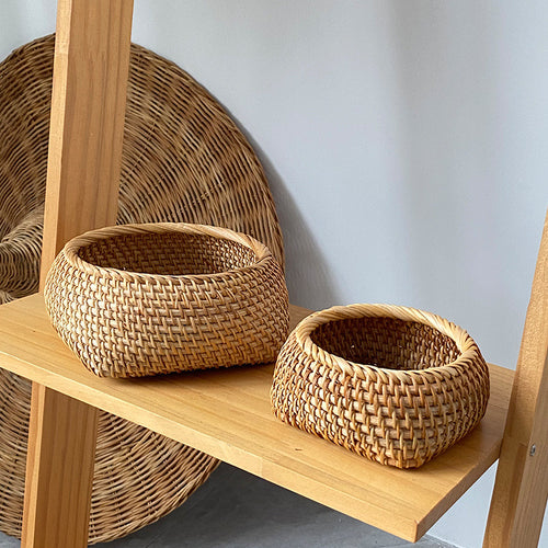 Ladies basket made of woven rattan Bowlift