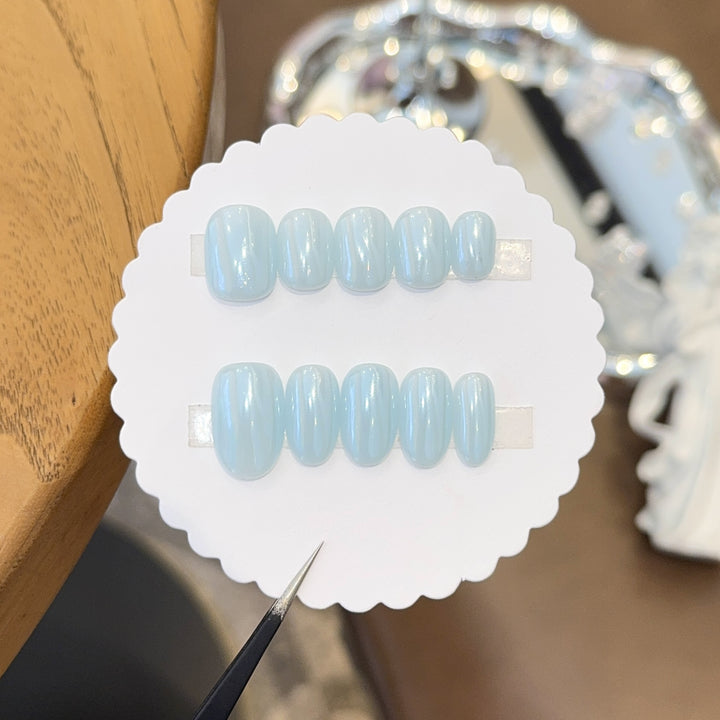 Artificial nails with high-gloss finish Bowlift