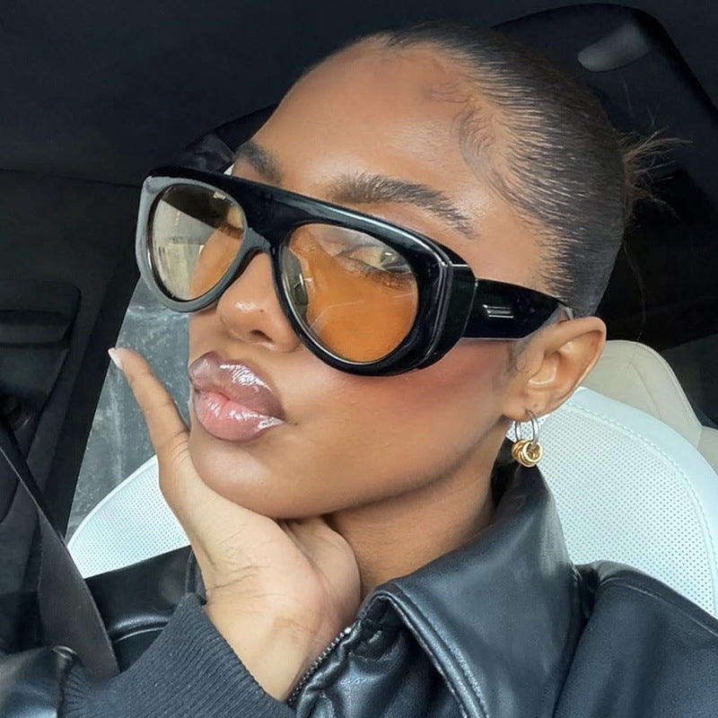 Ladies extravagant sunglasses in striking design Bowlift