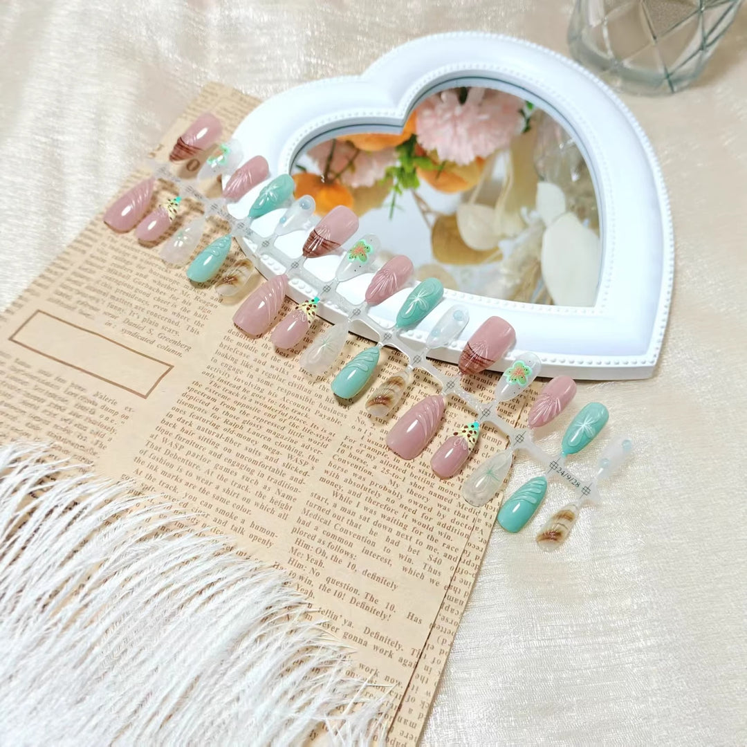 Artificial nail set with exquisite floral designs and shimmering effects Bowlift