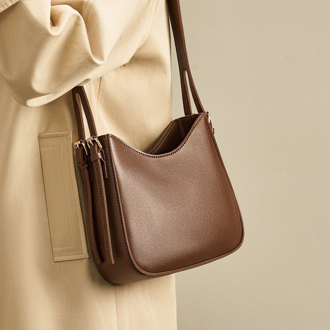 Elegant Structured Hobo Bag Bowlift