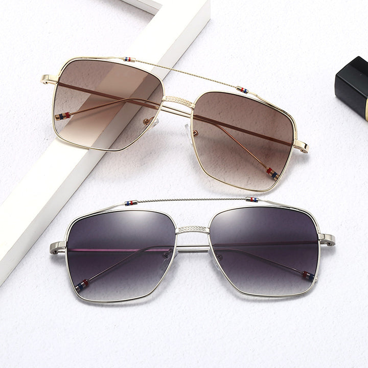 Ladies trendy curved glasses with narrow metal frame Bowlift