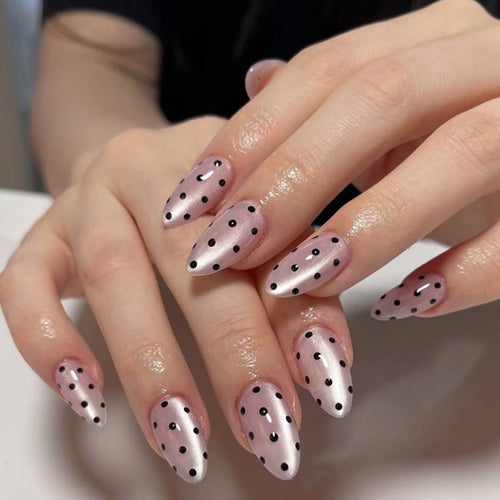 Art Nails in Elegant Polka Dot Design Bowlift