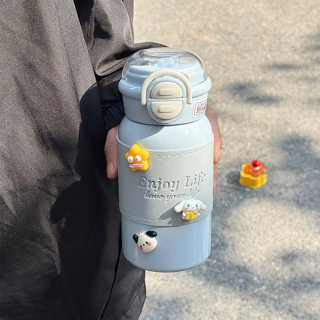 Ladies multifunctional drinking bottle with creative silicone elements Bowlift