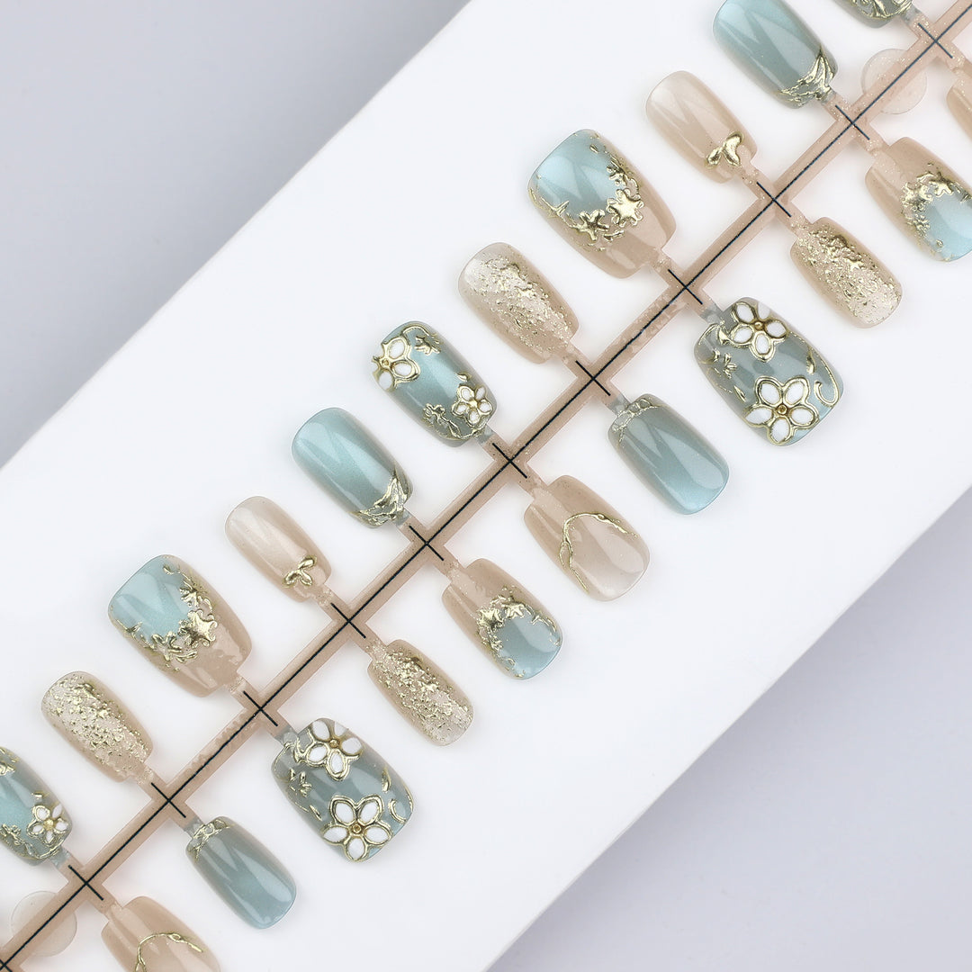 Decorative Floral Press-On Nail Set Bowlift