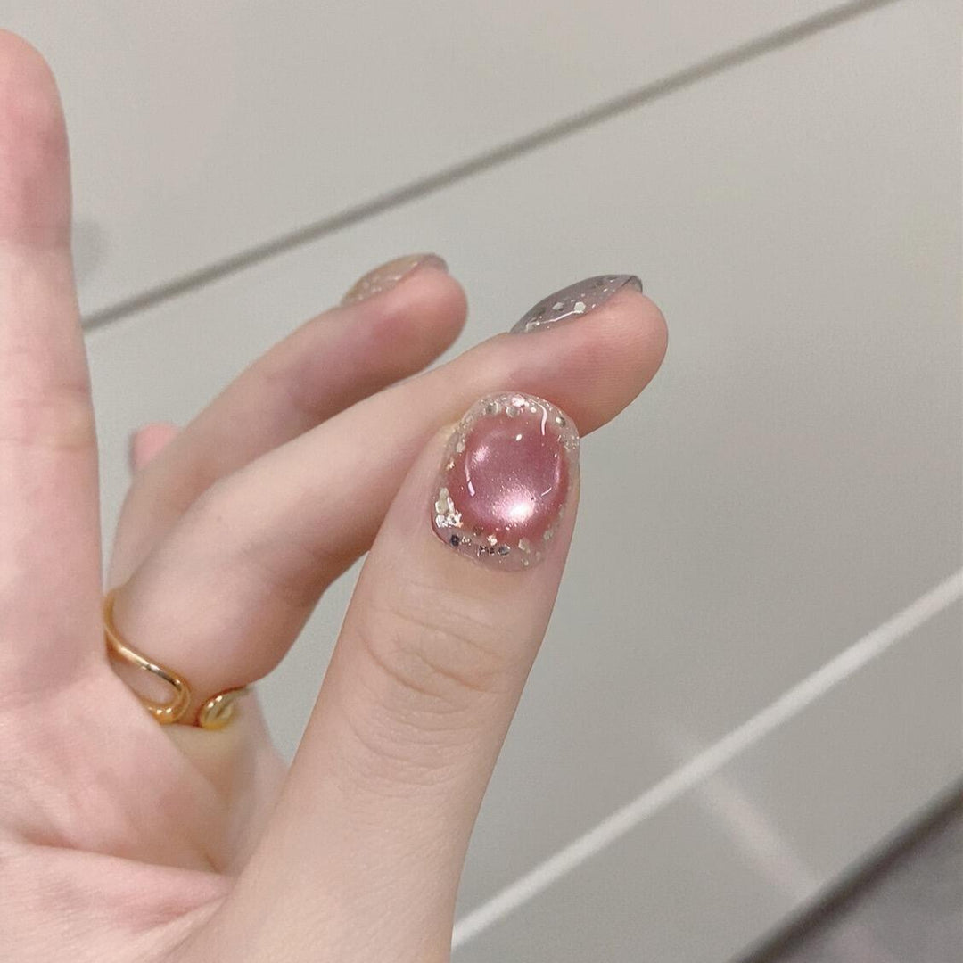 Artificial acrylic nails with shimmering effects and elegant glitter accents Bowlift