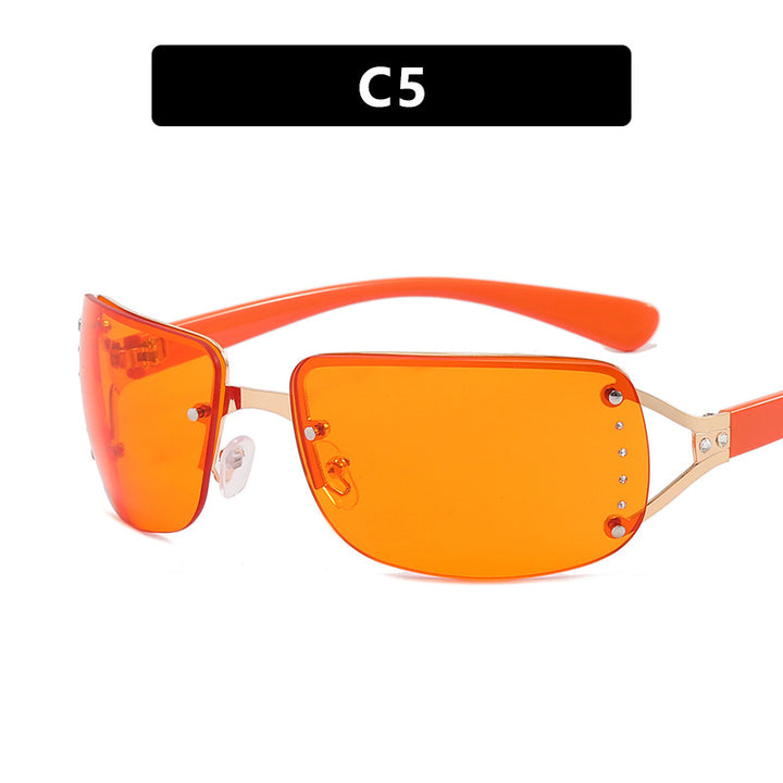 Ladies extravagant sunglasses in modern design with fine accents Bowlift