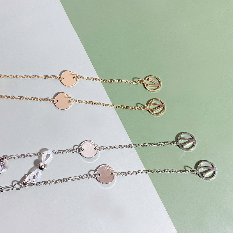Stylish jewelry necklace with modern pendants Bowlift