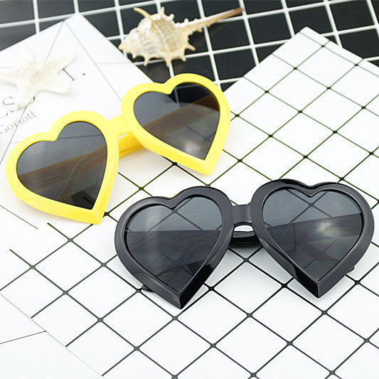 Women's Heart-Shaped Sunglasses in Modern Design Bowlift