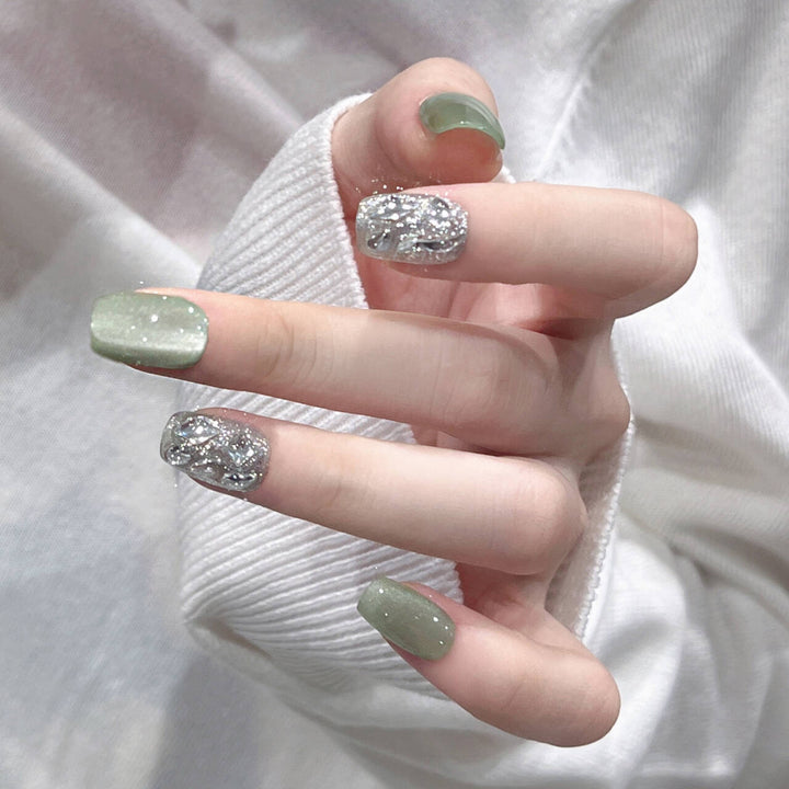 Elegant Foil and Floral Press-On Nail Set Bowlift