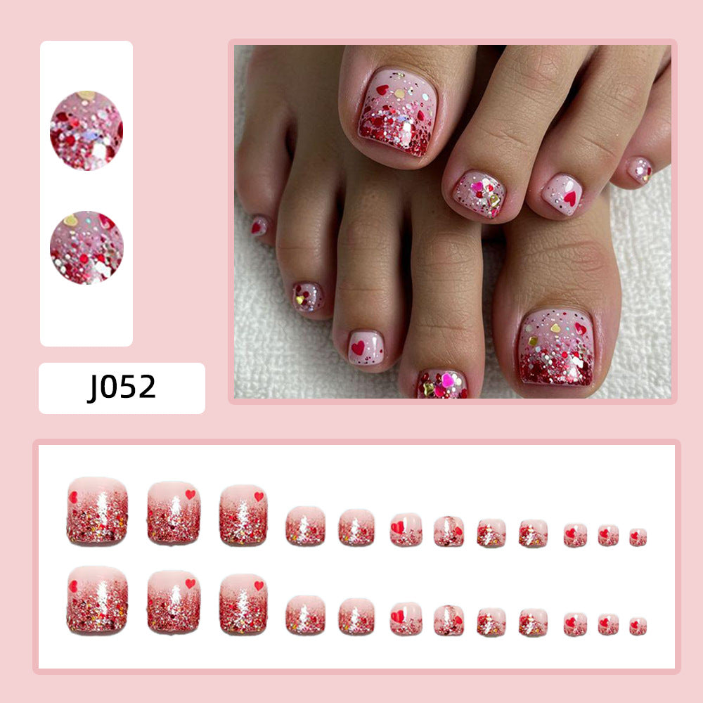 Nail art with sparkling hearts Bowlift