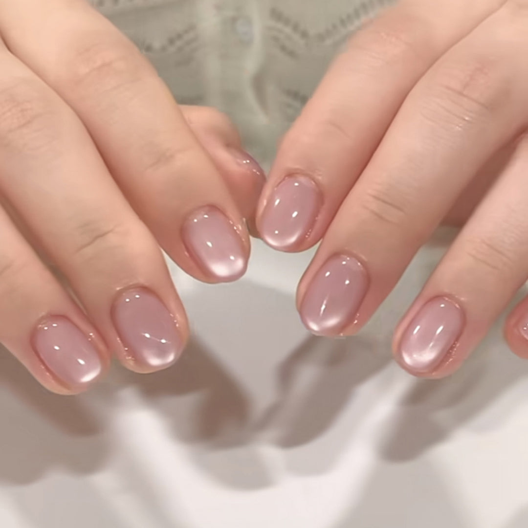 High-quality artificial nails with natural shine Bowlift